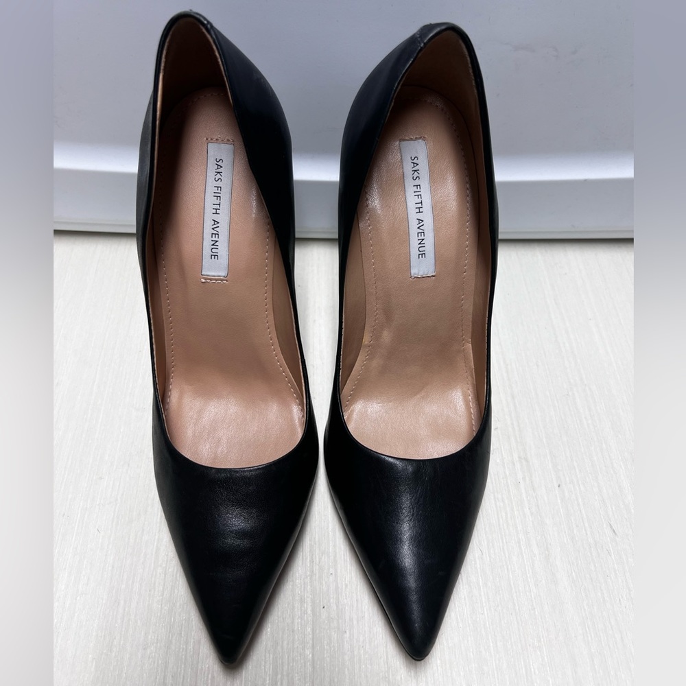 Saks Fifth Avenue Pump